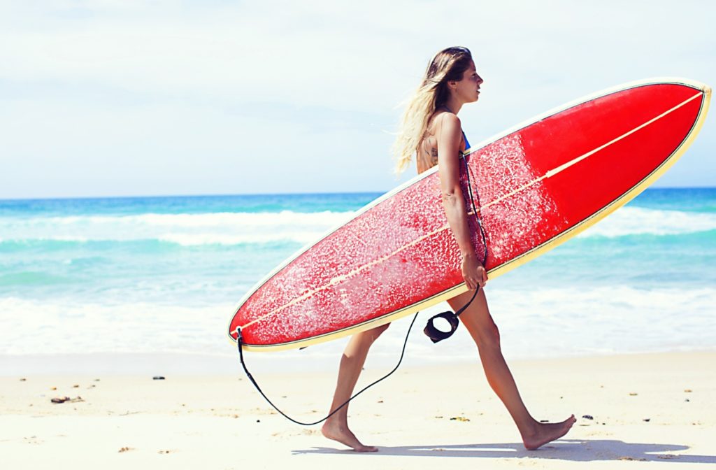 タイ・プーケットでサーフトリップ_波乗りサーフィン_女性サーファー