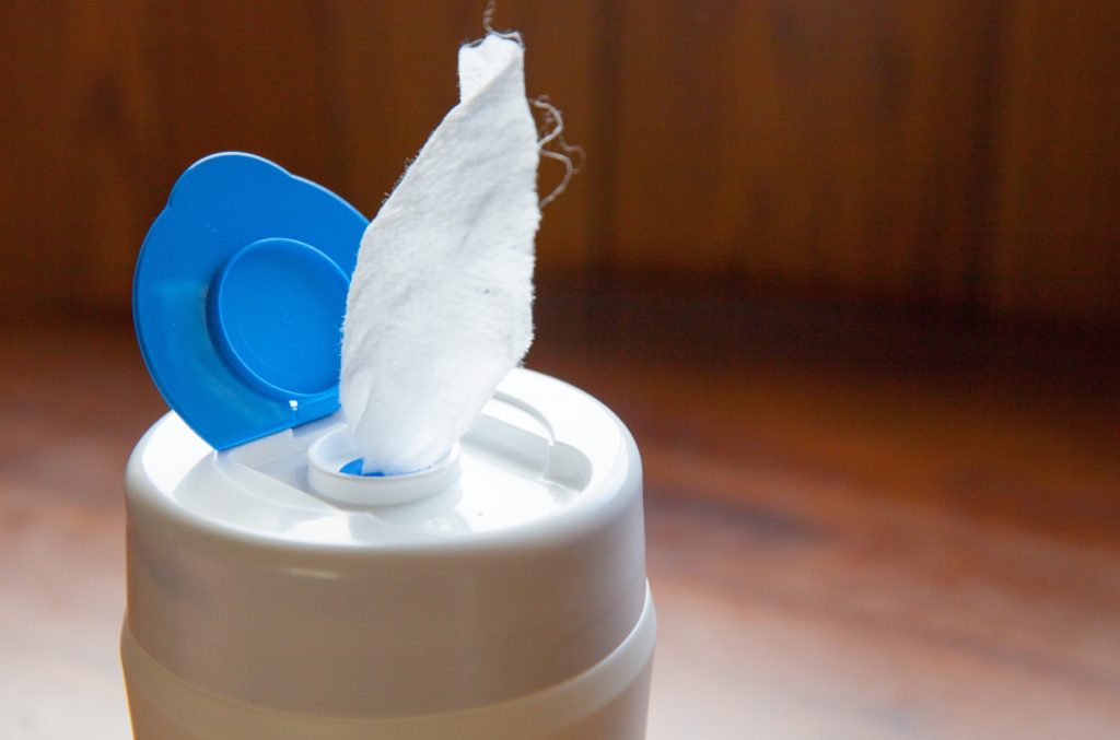 トイレ_海外のトイレに備えて携帯除菌ティッシュ