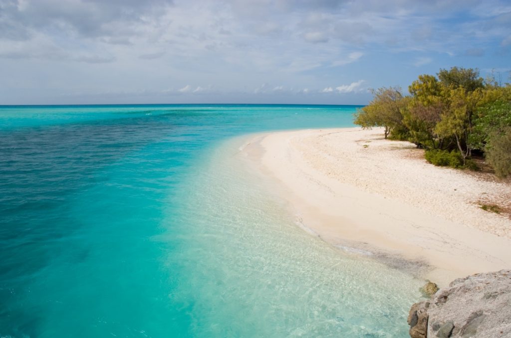 ニューカレドニア_美しい砂浜と海