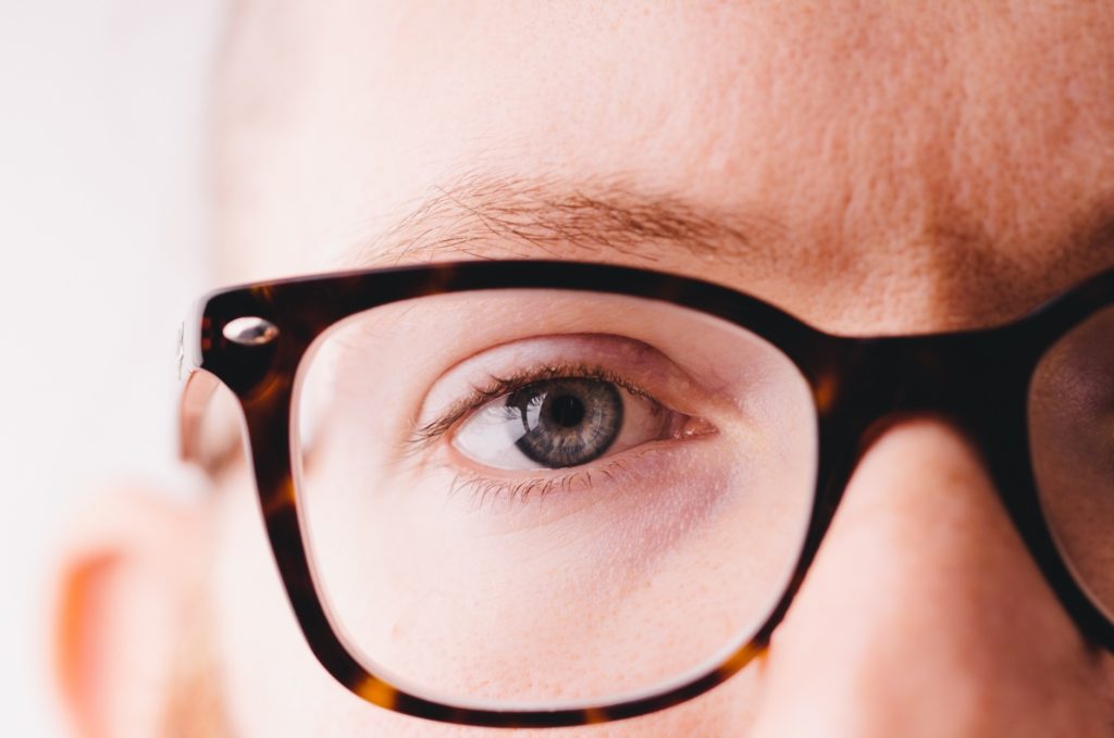 メガネ男子_知的と大人っぽさ