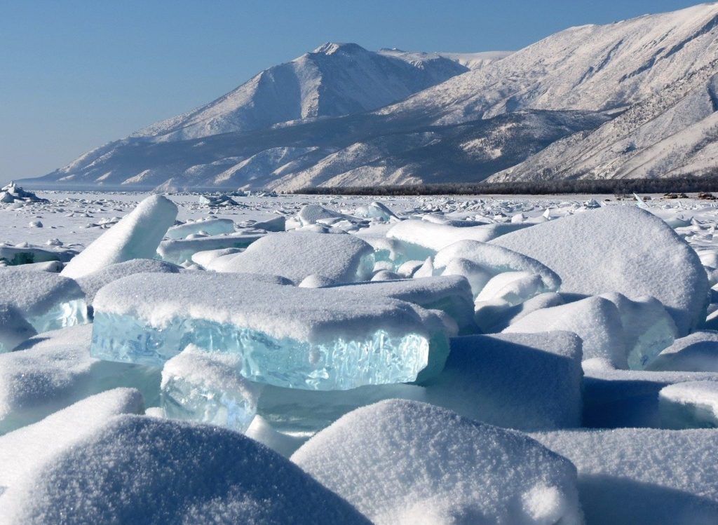 ロシア__シベリア_バイカル湖_世界一の透明度