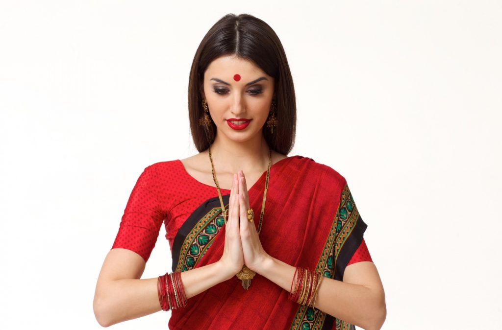 健康的で美しいインド人女性_手を合わせる女性