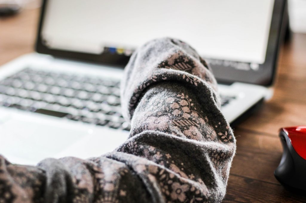 幼稚園児・キッズも通える東京のプログラミングスクール・教室_タイピングする子供