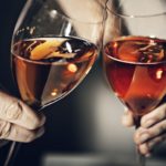 独身最後の夜_バチェラー・パーティー_お酒を交わす