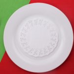 イギリスの伝統料理菓子_クリスマスプディング_作り方とレシピ_クリスマスイメージとお皿