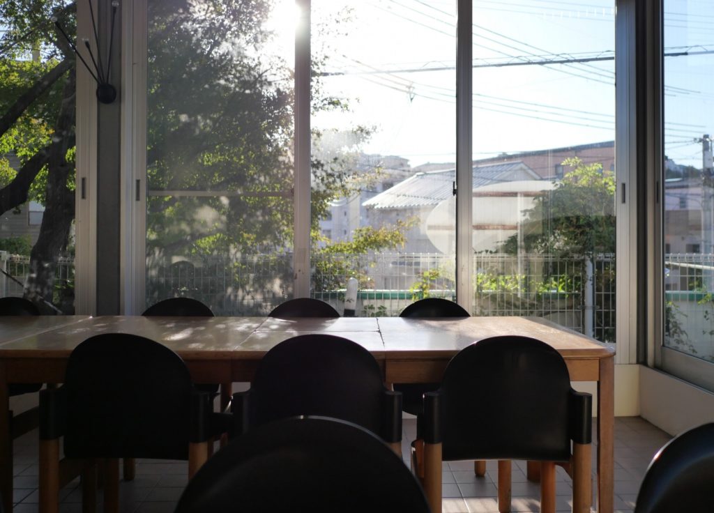 レンタルスペース・貸し会議室の運営代行サービス業者比較_日差しの良いレンタルスペース